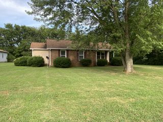 2075 Stonebrook Dr, Murfreesboro, TN 37128