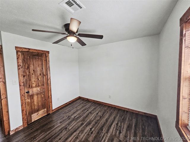 1403 N 6th Street, Stilwell, OK 74960