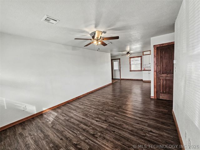 1403 N 6th Street, Stilwell, OK 74960