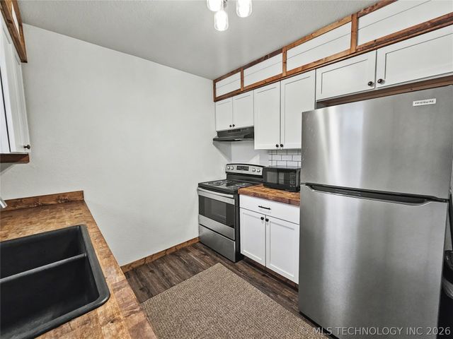 1403 N 6th Street, Stilwell, OK 74960