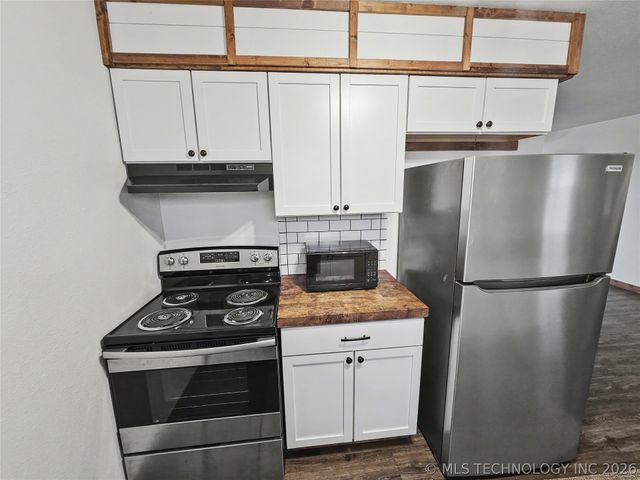 1403 N 6th Street, Stilwell, OK 74960