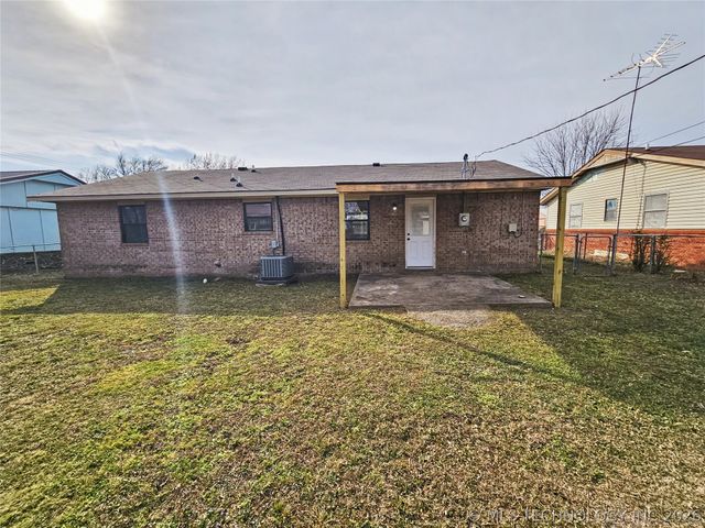 1403 N 6th Street, Stilwell, OK 74960