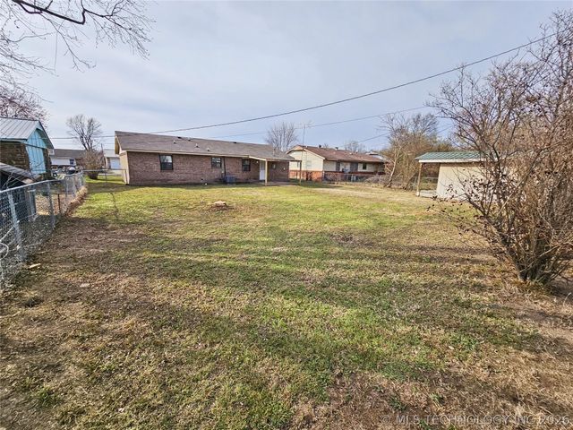 1403 N 6th Street, Stilwell, OK 74960