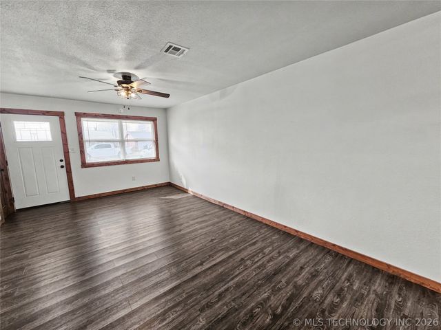 1403 N 6th Street, Stilwell, OK 74960