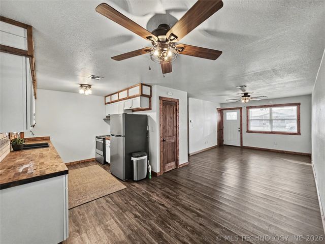 1403 N 6th Street, Stilwell, OK 74960