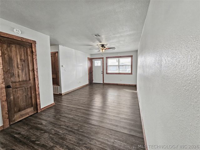 1403 N 6th Street, Stilwell, OK 74960