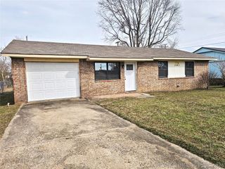 1403 N 6th Street, Stilwell, OK 74960