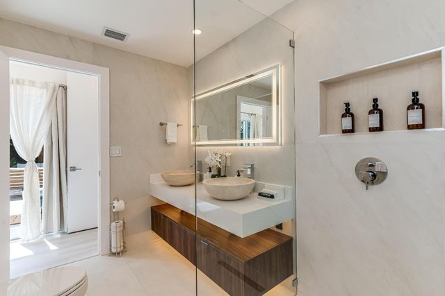 616 NE 16th Terrace, Fort Lauderdale, FL 33304