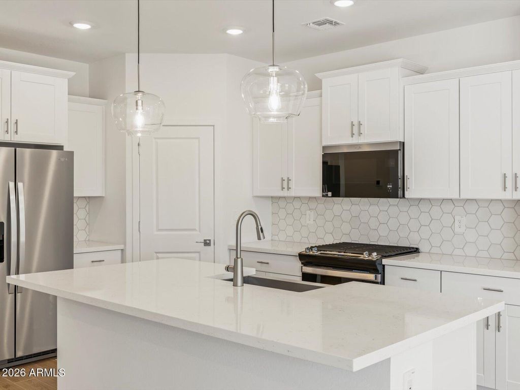 15633 W HONEYSUCKLE Drive, Surprise, AZ 85387 — photo 4