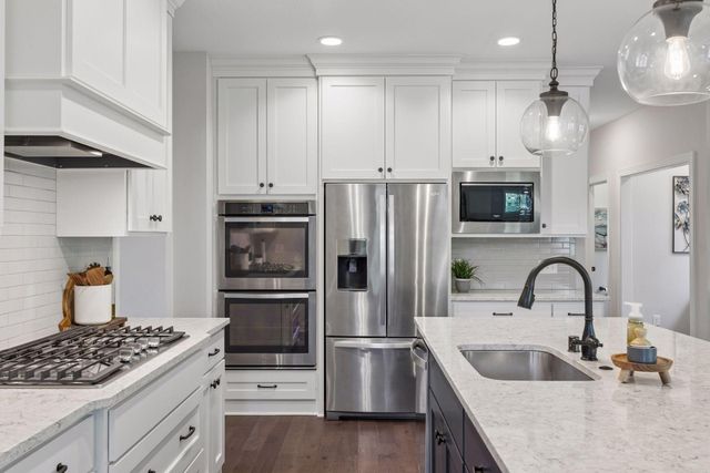 34 Rapp Farm Boulevard, North Oaks, MN 55127