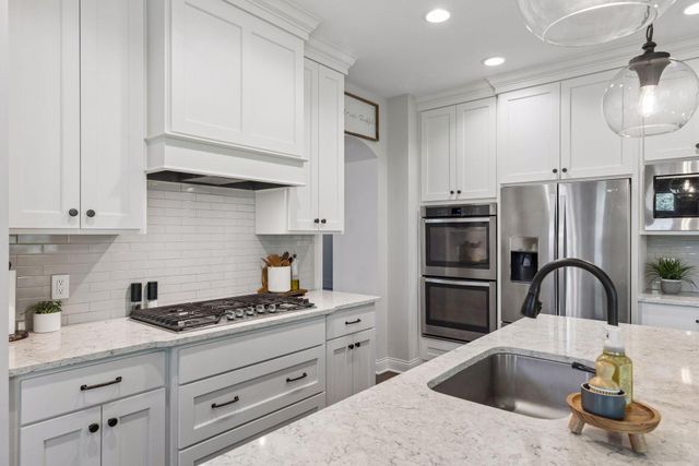 34 Rapp Farm Boulevard, North Oaks, MN 55127