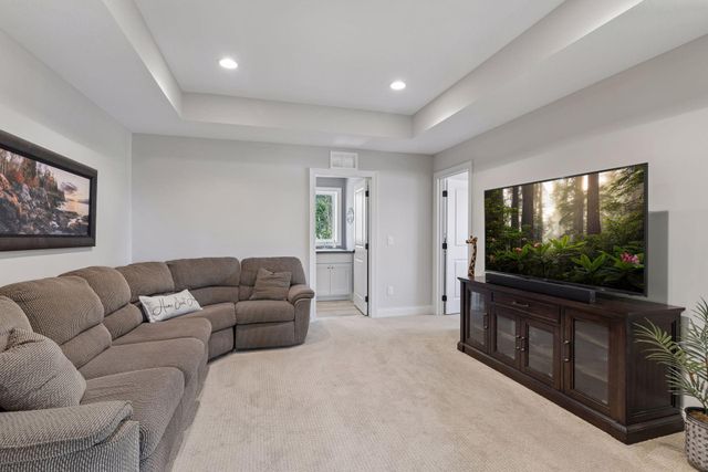 34 Rapp Farm Boulevard, North Oaks, MN 55127