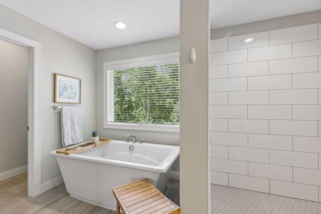 34 Rapp Farm Boulevard, North Oaks, MN 55127