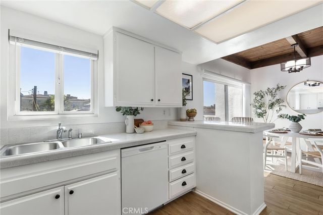 732 Hermosa Avenue, Hermosa Beach, CA 90254