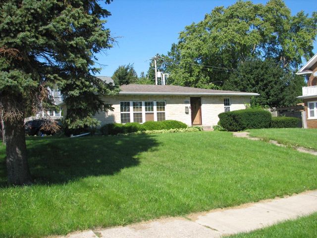 7426 Pershing BOULEVARD, Kenosha, WI 53142
