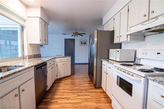 2112 Cornwallis PKWY, Cape Coral, FL 33904