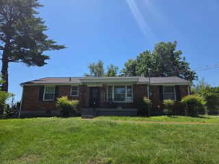 218 Walcott Dr, Nashville, TN 37214