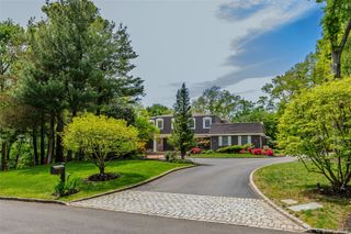 6 The Hollows W, East Norwich, NY 11732