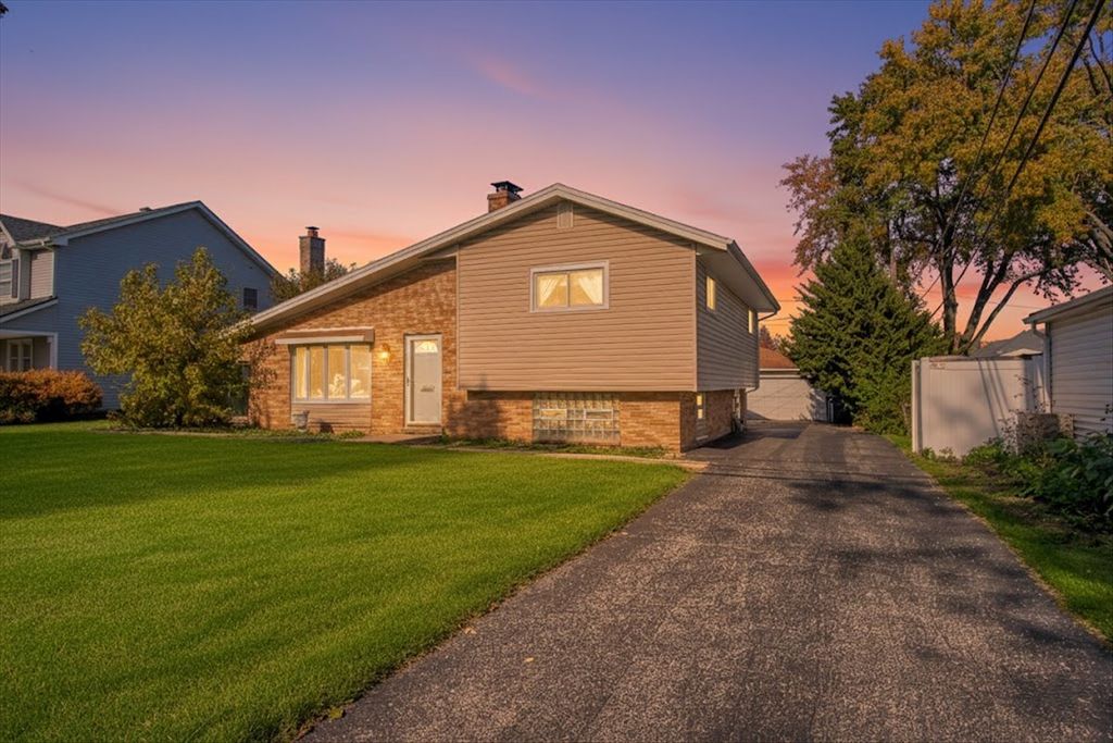 251 W Armitage Avenue, Elmhurst, IL 60126