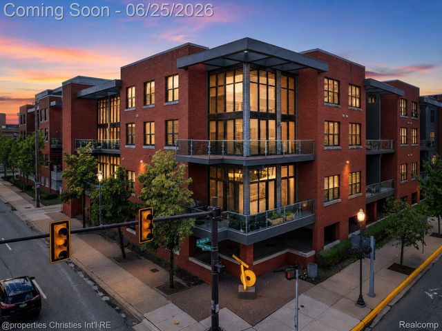 111 N Main Street 306, Royal Oak, MI 48067