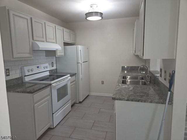 65 Montgomery Ave, Irvington Twp., NJ 07111