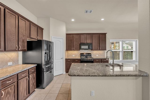 6515 Hunters Trace Lane, Baytown, TX 77521