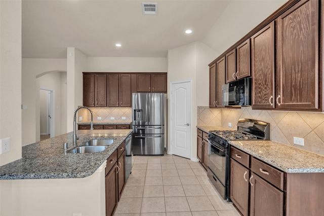 6515 Hunters Trace Lane, Baytown, TX 77521