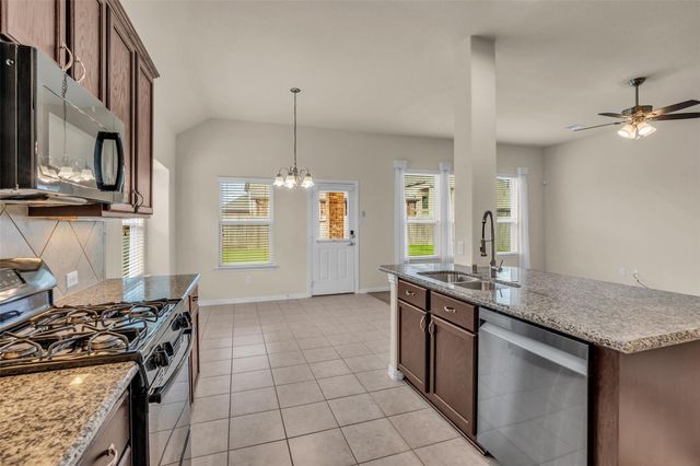 6515 Hunters Trace Lane, Baytown, TX 77521
