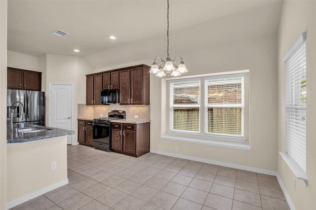 6515 Hunters Trace Lane, Baytown, TX 77521