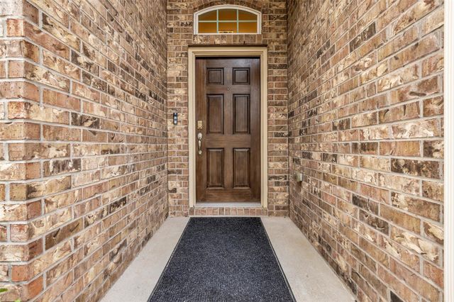 6515 Hunters Trace Lane, Baytown, TX 77521