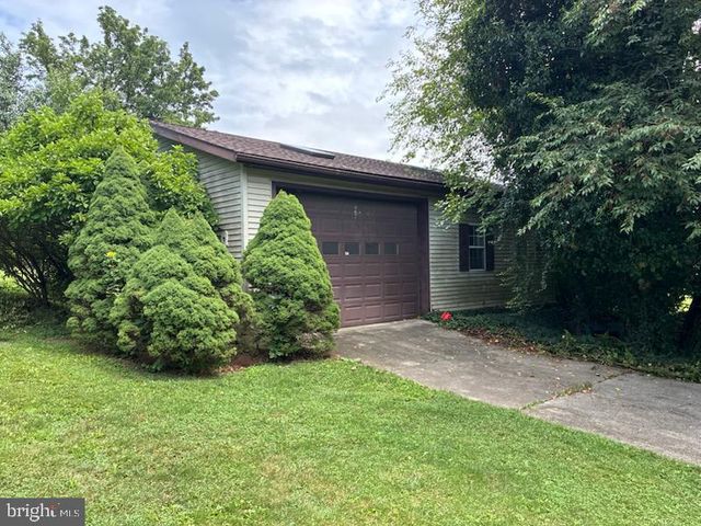 292 MINE RD, Fleetwood, PA 19522