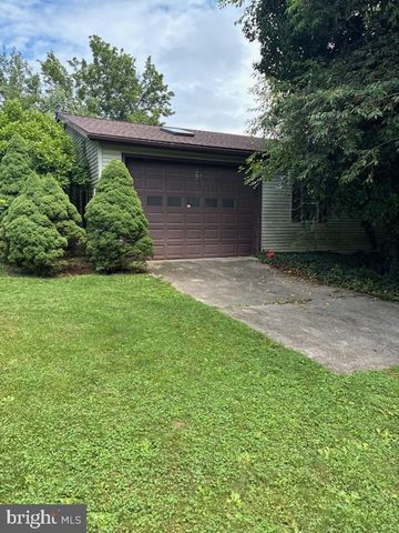 292 MINE RD, Fleetwood, PA 19522