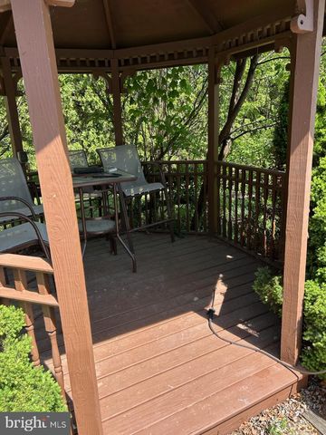 292 MINE RD, Fleetwood, PA 19522