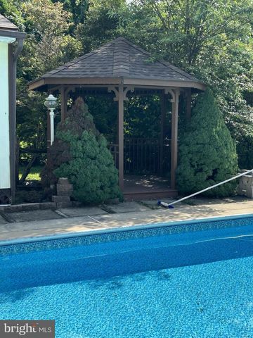 292 MINE RD, Fleetwood, PA 19522