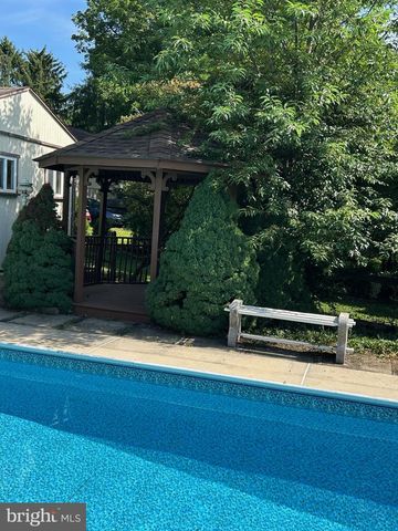 292 MINE RD, Fleetwood, PA 19522