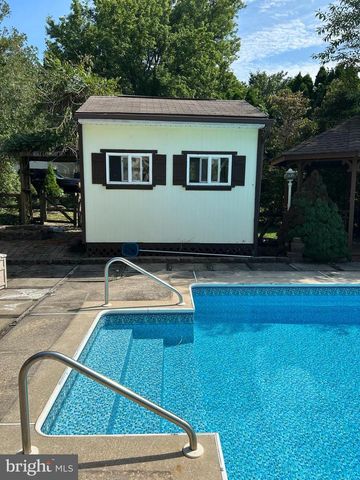 292 MINE RD, Fleetwood, PA 19522