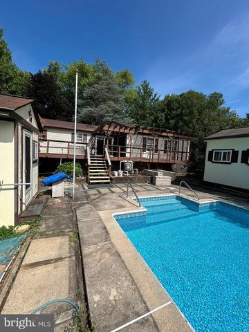 292 MINE RD, Fleetwood, PA 19522