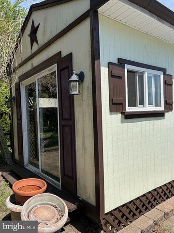 292 MINE RD, Fleetwood, PA 19522
