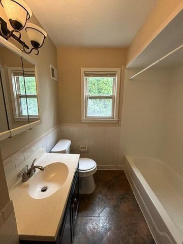 24235 Lexington Avenue, Eastpointe, MI 48021