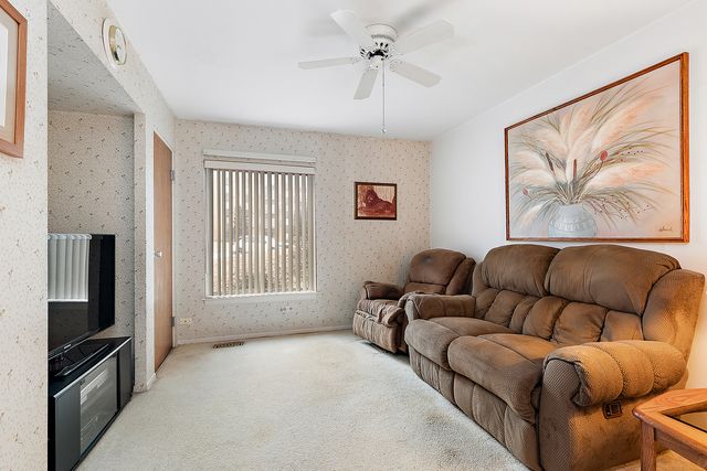 700 N Bruce Lane 108, Glenwood, IL 60425