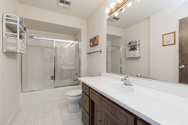 700 N Bruce Lane 108, Glenwood, IL 60425