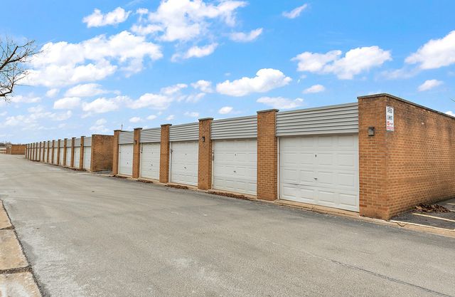 700 N Bruce Lane 108, Glenwood, IL 60425