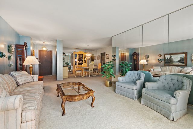 700 N Bruce Lane 108, Glenwood, IL 60425