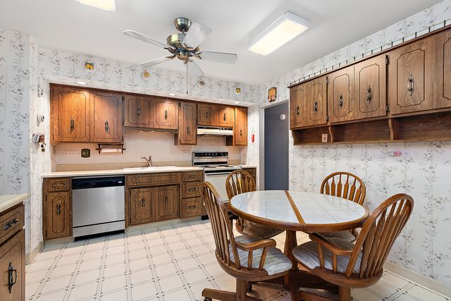 700 N Bruce Lane 108, Glenwood, IL 60425