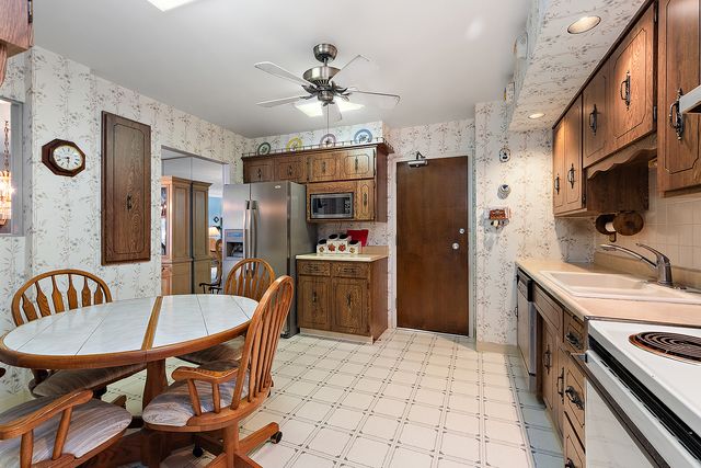 700 N Bruce Lane 108, Glenwood, IL 60425