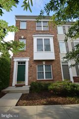 42761 HOLLINGSWORTH TER, Chantilly, VA 20152