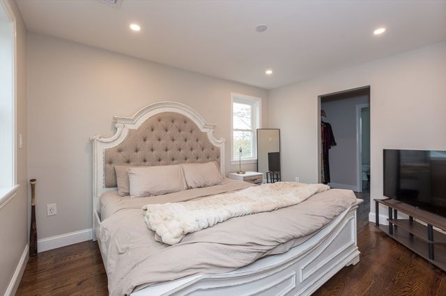 48 Macarthur Rd, Stoneham, MA 02180