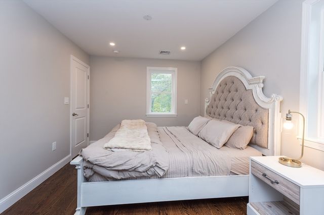 48 Macarthur Rd, Stoneham, MA 02180