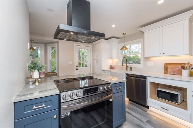 48 Macarthur Rd, Stoneham, MA 02180
