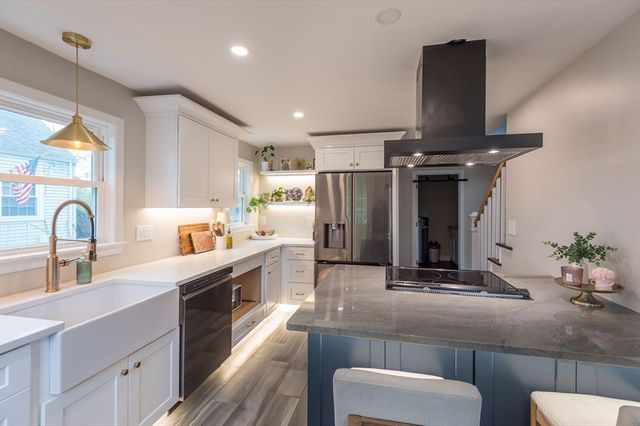 48 Macarthur Rd, Stoneham, MA 02180